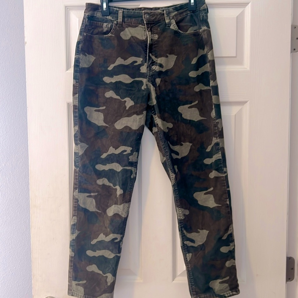 American Eagle Super Stretch Camouflage Mom Jeans